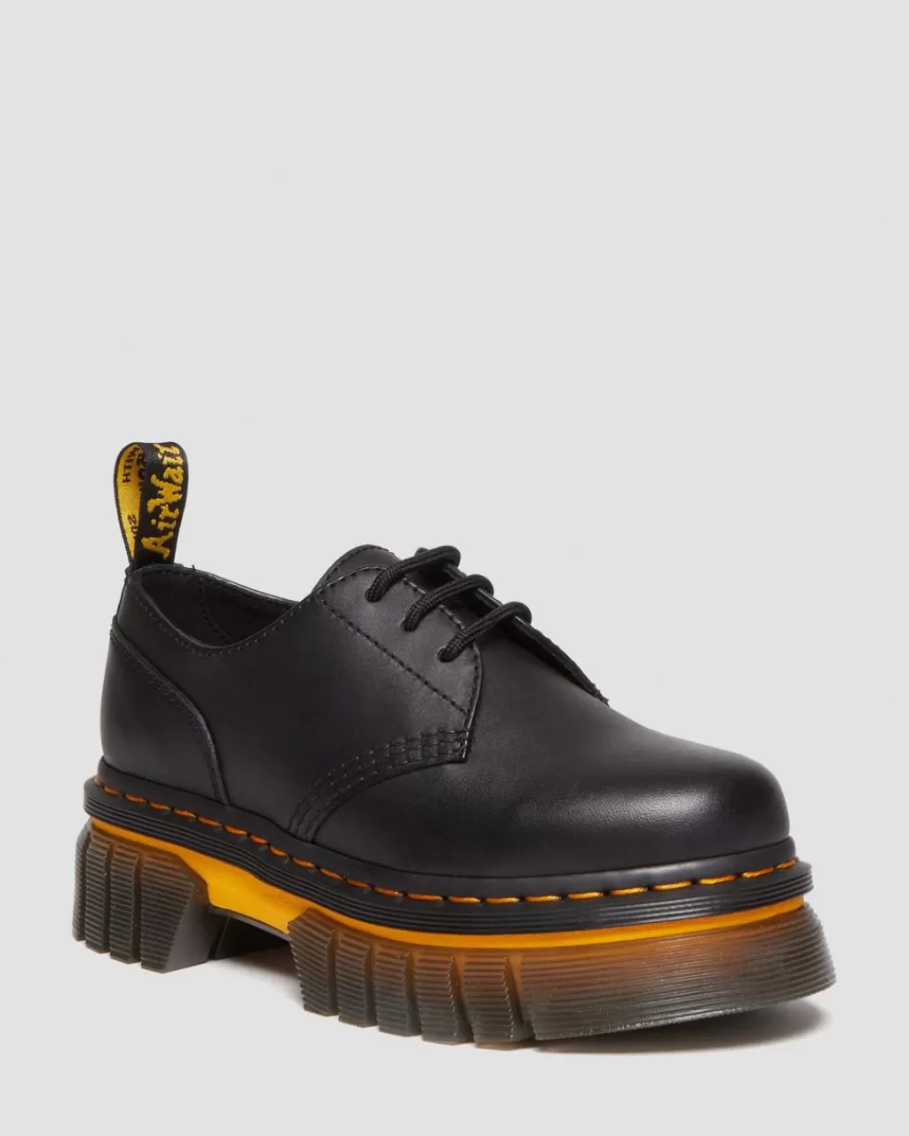 Discount Dr Martens Audrick-Platformsko I Laeder Med Kontrastsal Black Polished Lucido30663001