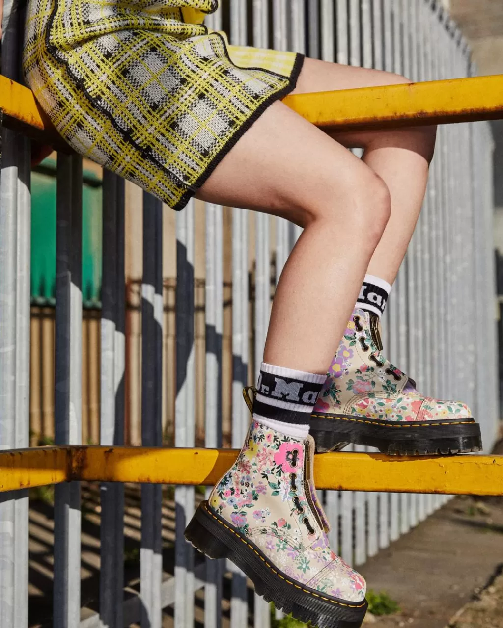 Outlet Dr Martens Sinclair Floral Mash Up PlatformStøvler I Laeder Parchment Beige Backhand30589292